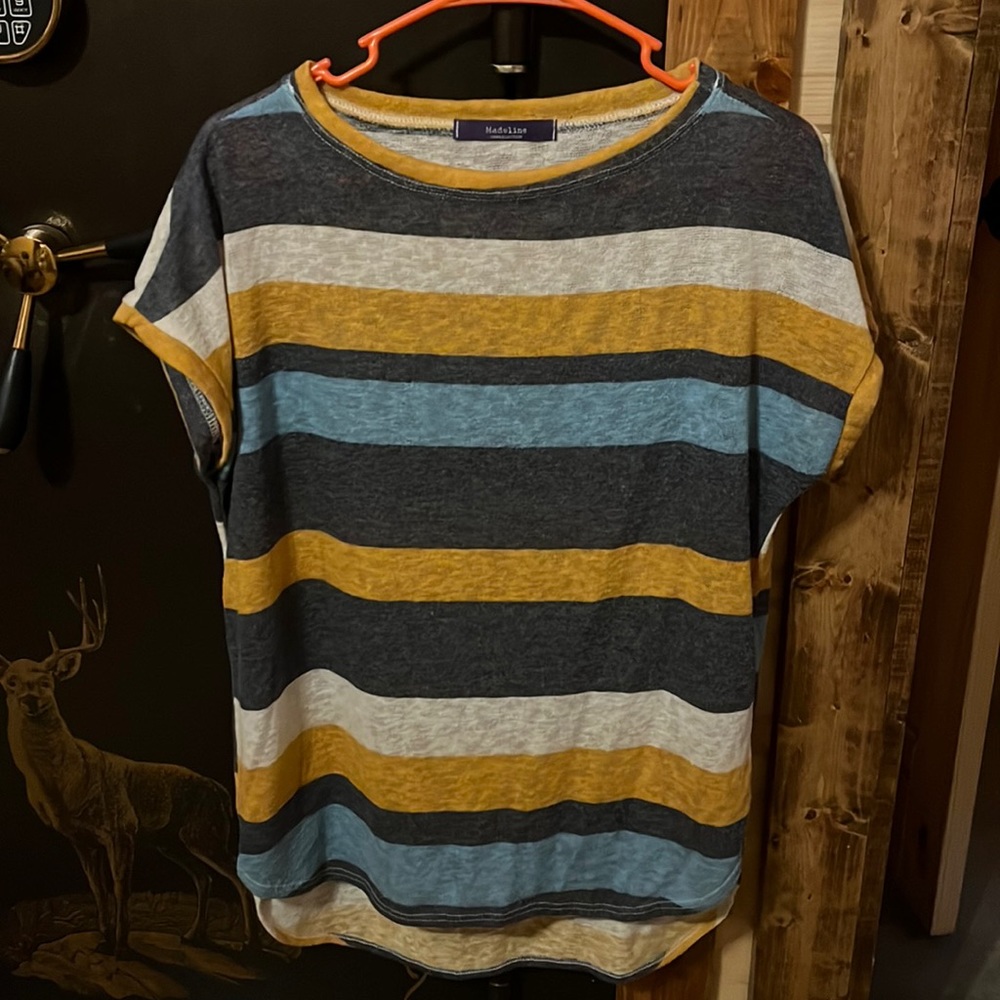 Women’s shirt sleeve blouse